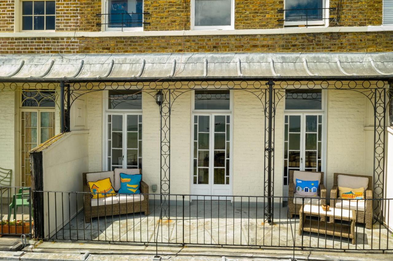 Beach View: Stunning Sea View & Balcony Apartment Ramsgate Exterior photo